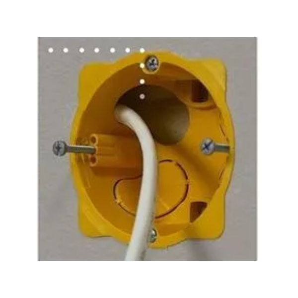 Passage du câble RJ45 dans la boîte d'encastrement